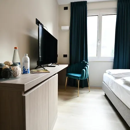 Отель Hotel Piuro 3*